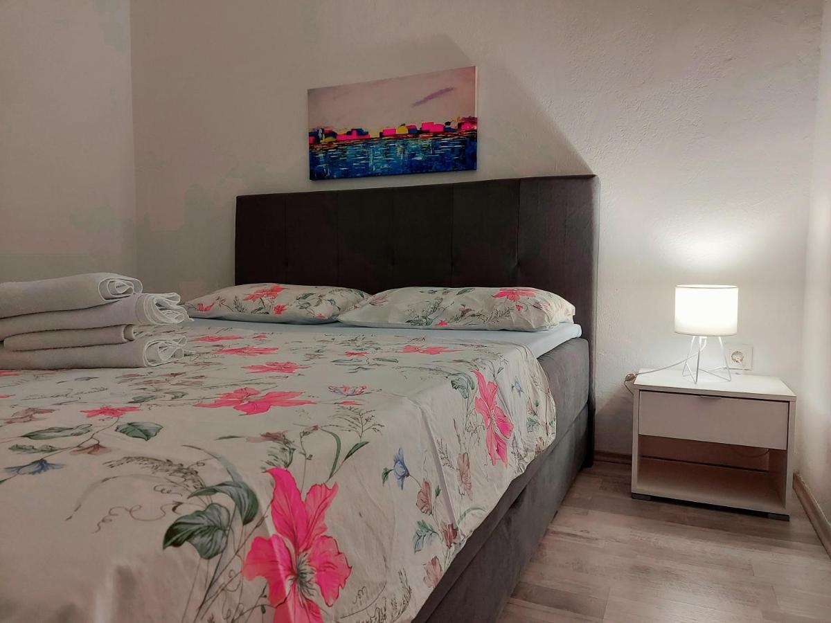 Apartment Ante And Dijana Starigrad Paklenica Exteriér fotografie