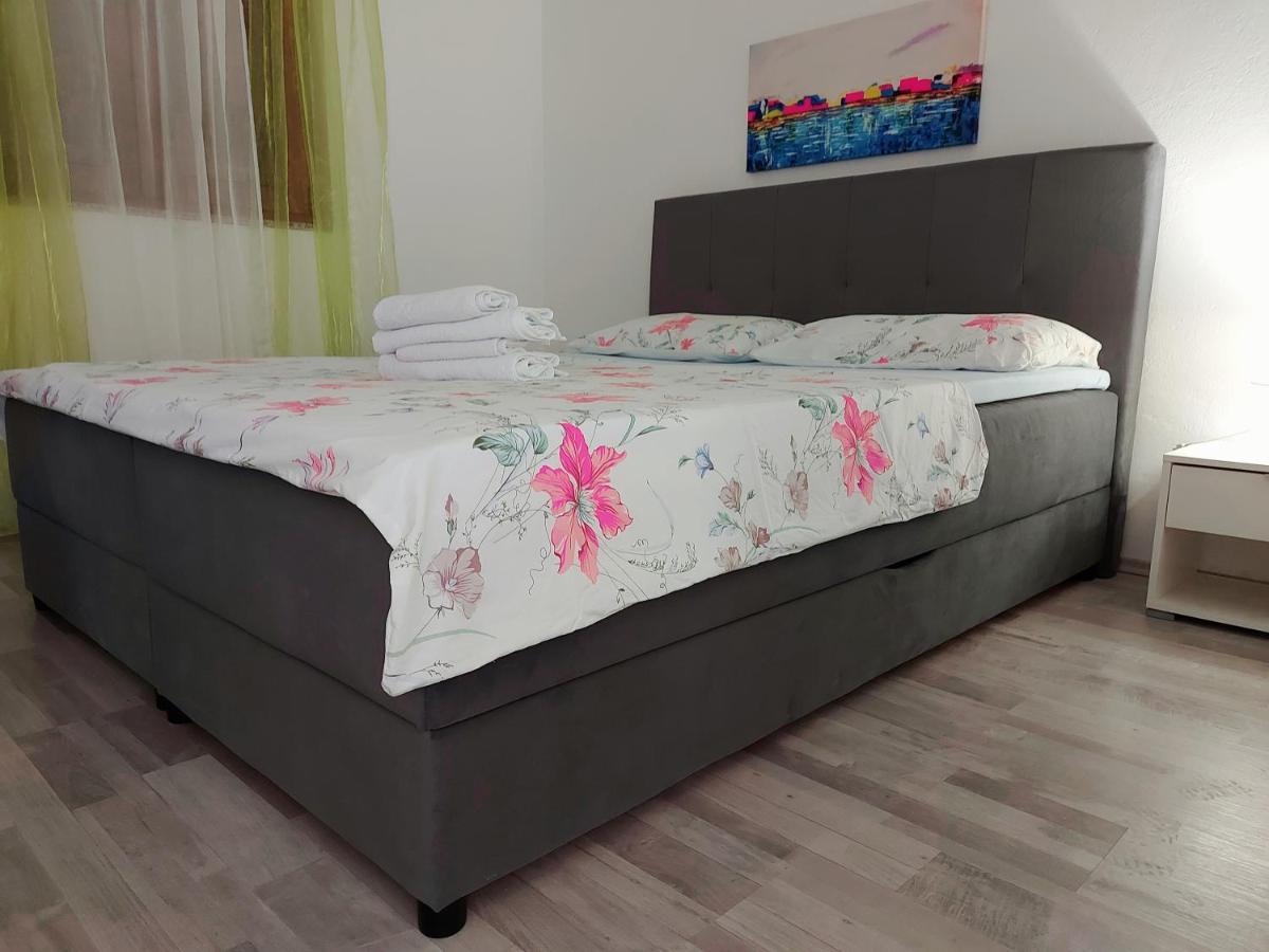 Apartment Ante And Dijana Starigrad Paklenica Exteriér fotografie